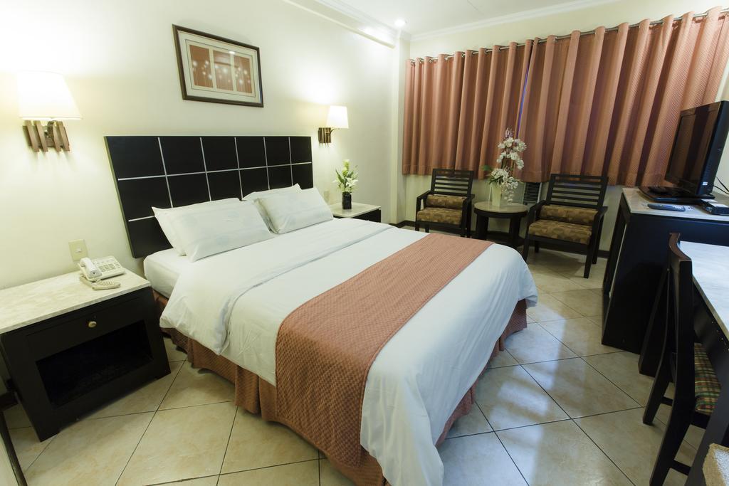 Goldenfield Kundutel Hotel Bacolod Buitenkant foto