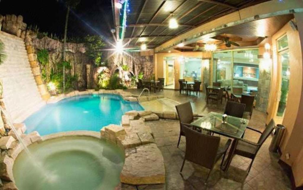 Goldenfield Kundutel Hotel Bacolod Buitenkant foto