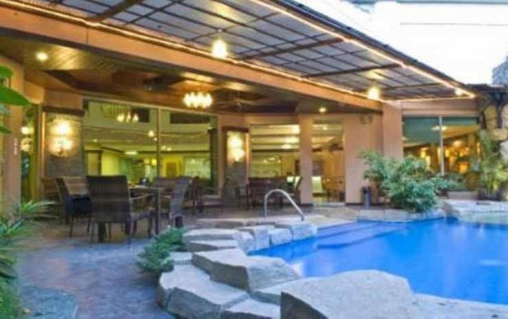 Goldenfield Kundutel Hotel Bacolod Buitenkant foto